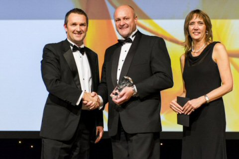 L-R Damian Toohey General Manager Strategy & Finance at Qenos accepting the Manufacturer of the Year award on behalf of Qenos with The Hon David Hodgett MP, Minister for Manufacturing and NAB